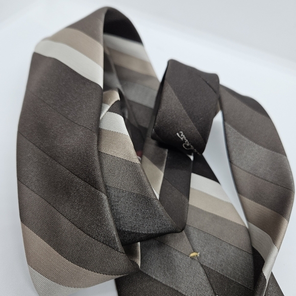 Oscar de la Renta striped tie neutral brown tan 56 in long 3.25 in wide - Picture 3 of 3